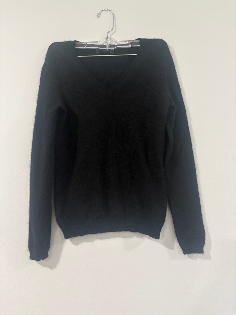 C BLOOMINGDALES BLACK V-NECK WOMANS SWEATER 100%CASHMERE SIZE/S